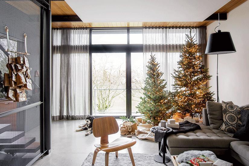 Get your home ready for Christmas with these Curtain Rod Bracket ideas